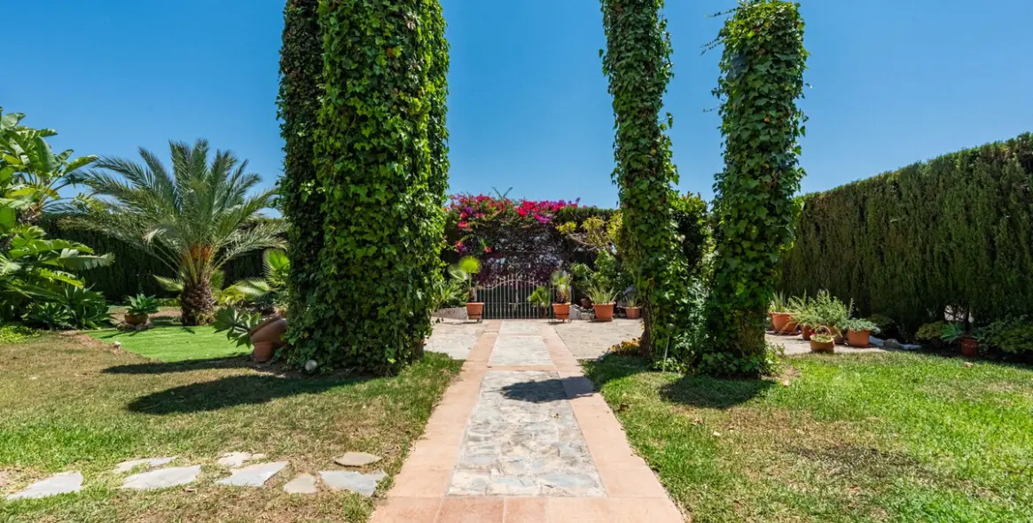 Venta de villa independiente en Atalaya 36