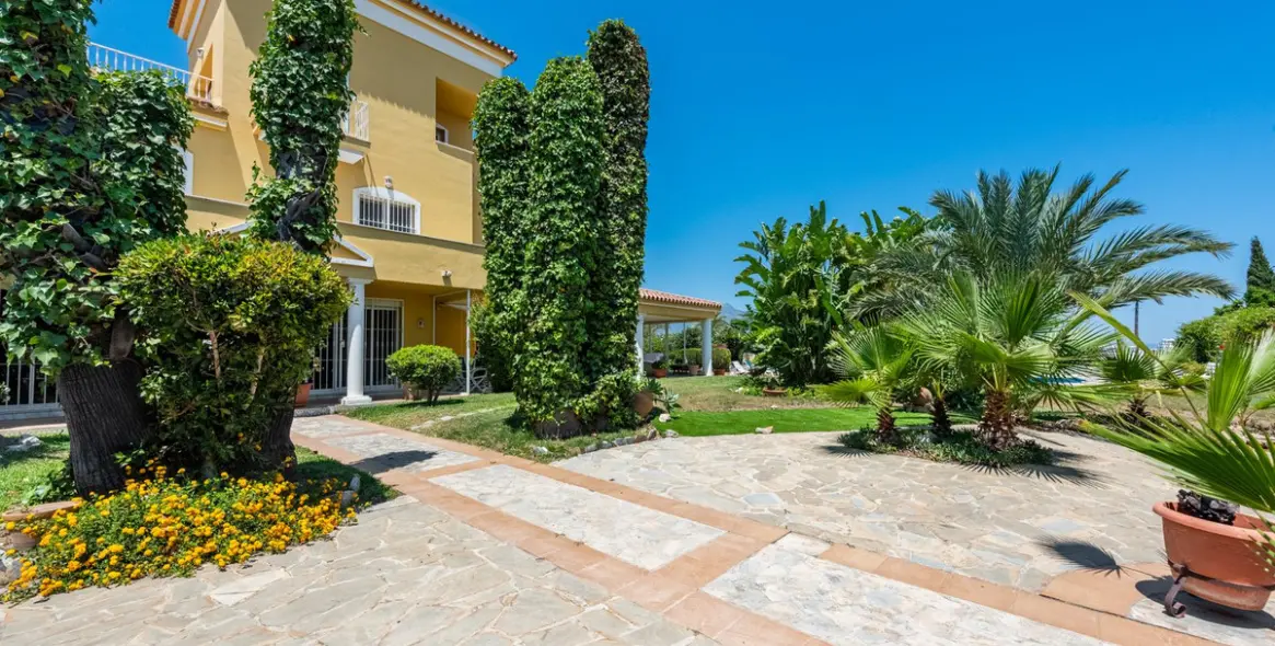 Venta de villa independiente en Atalaya 38