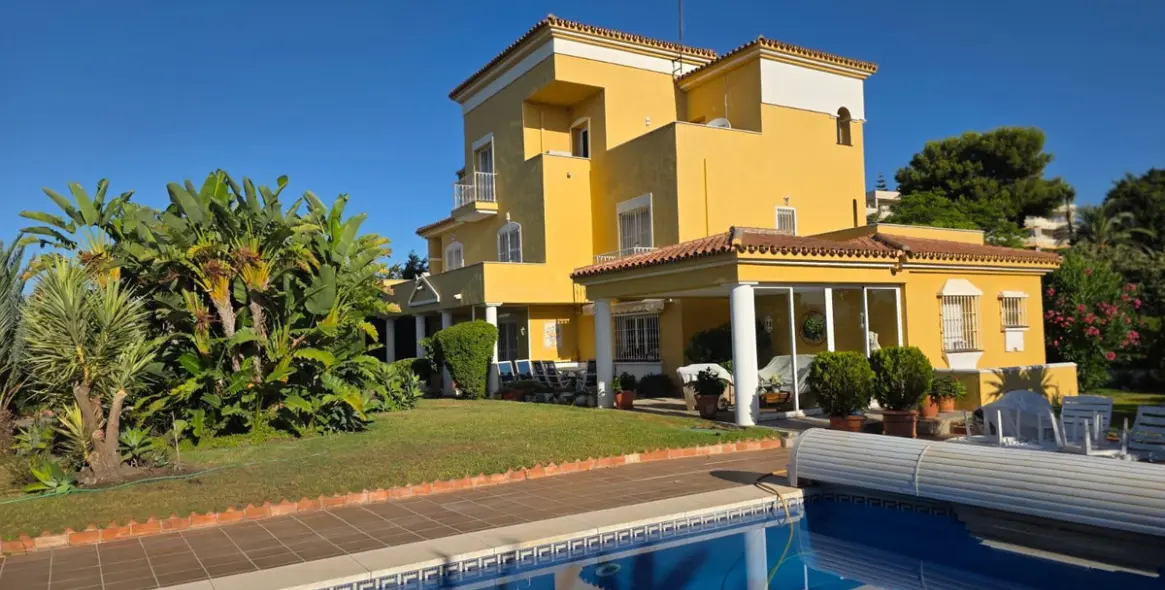 Venta de villa independiente en Atalaya 41