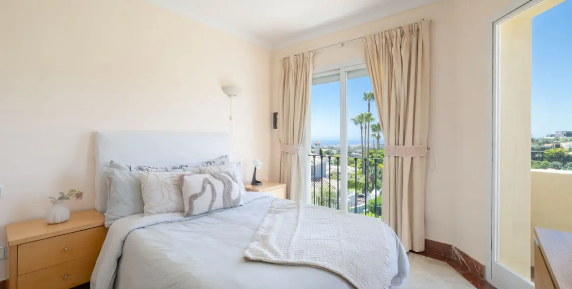 Short-term rent of townhouse in Benahavís 10