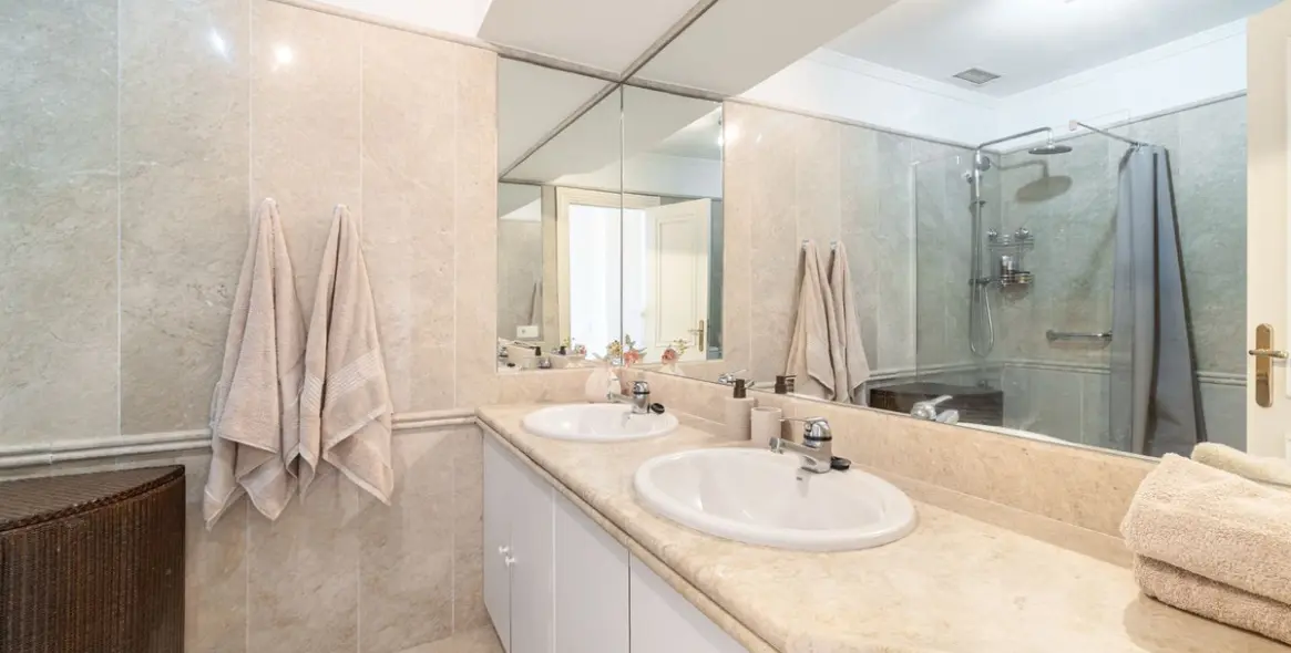Short-term rent of townhouse in Benahavís 11