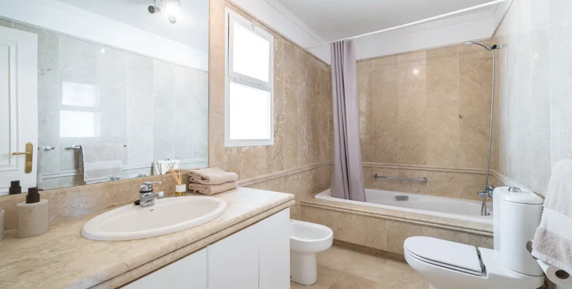 Short-term rent of townhouse in Benahavís 12