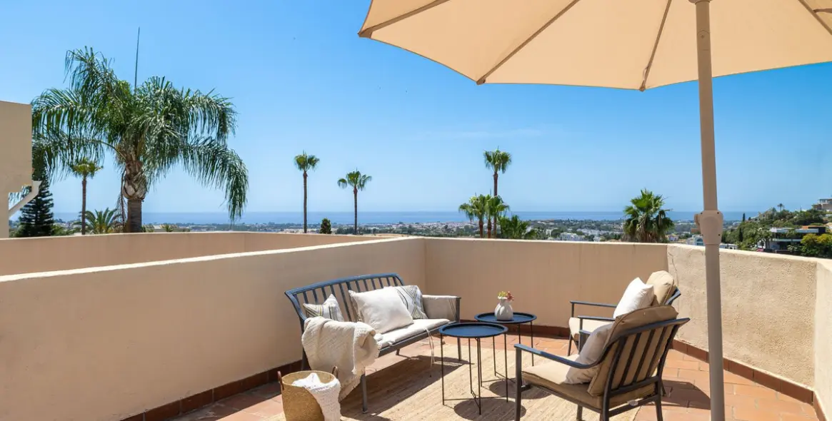 Short-term rent of townhouse in Benahavís 13