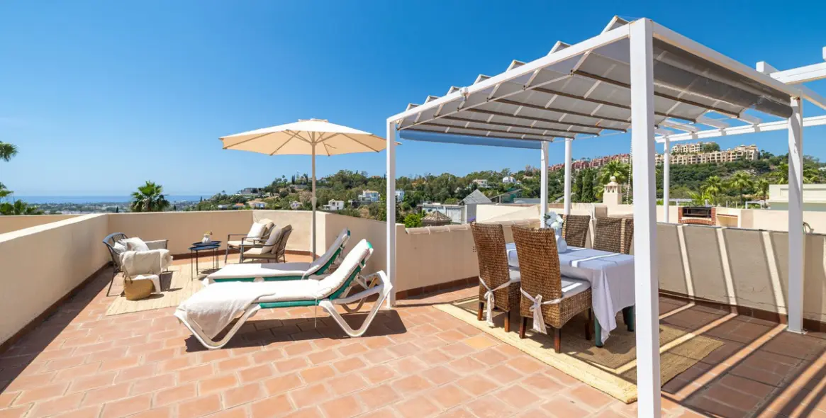 Short-term rent of townhouse in Benahavís 14