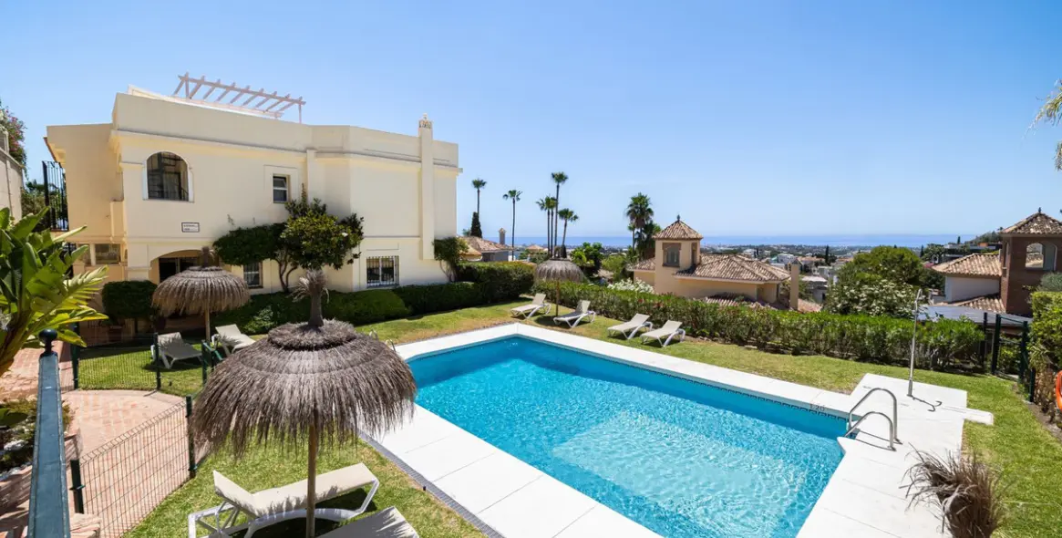 Short-term rent of townhouse in Benahavís 19