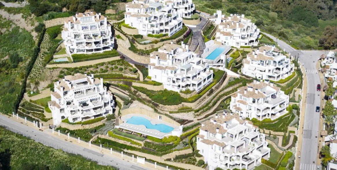 Long-term rent of middle floor apartment in Nueva Andalucía 1