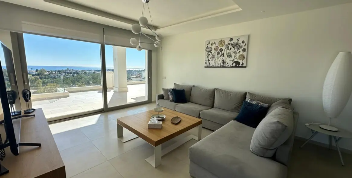 Long-term rent of middle floor apartment in Nueva Andalucía 2