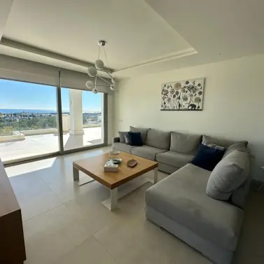 Long-term rent of middle floor apartment in Nueva Andalucía