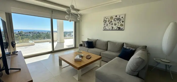 Long-term rent of middle floor apartment in Nueva Andalucía 1