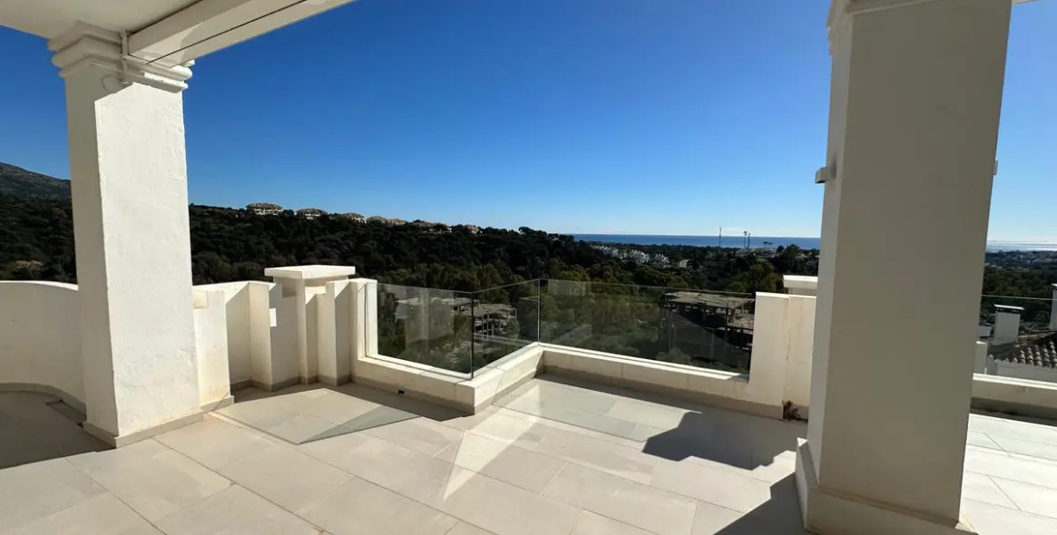 Long-term rent of middle floor apartment in Nueva Andalucía 7