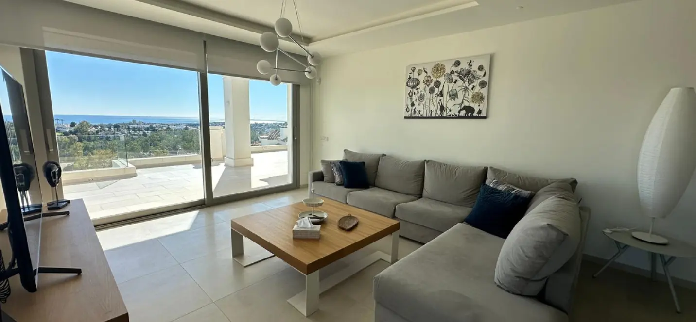Long-term rent of middle floor apartment in Nueva Andalucía 1