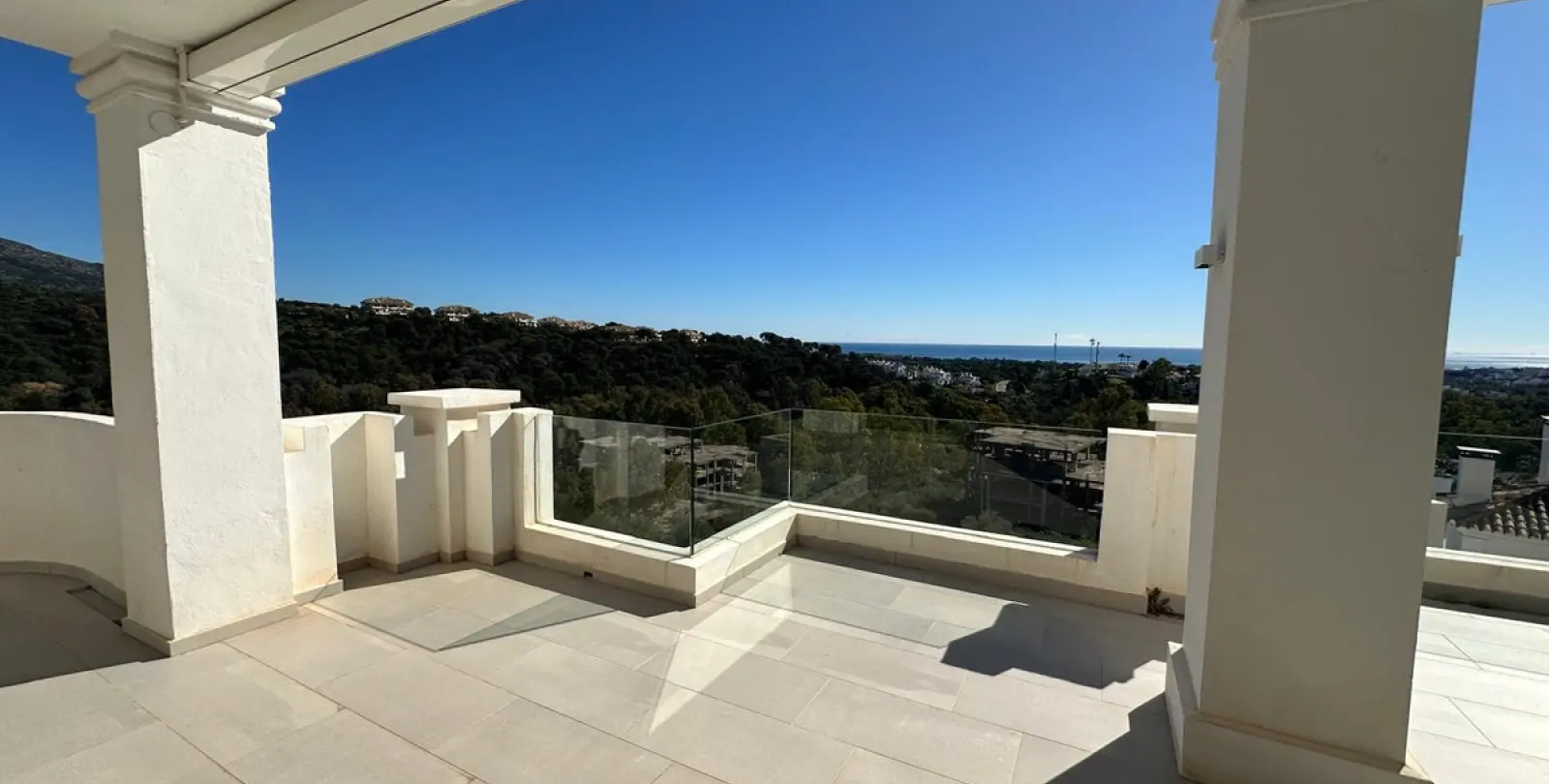 Alquiler a largo plazo de apartamento en planta media en Nueva Andalucía 7