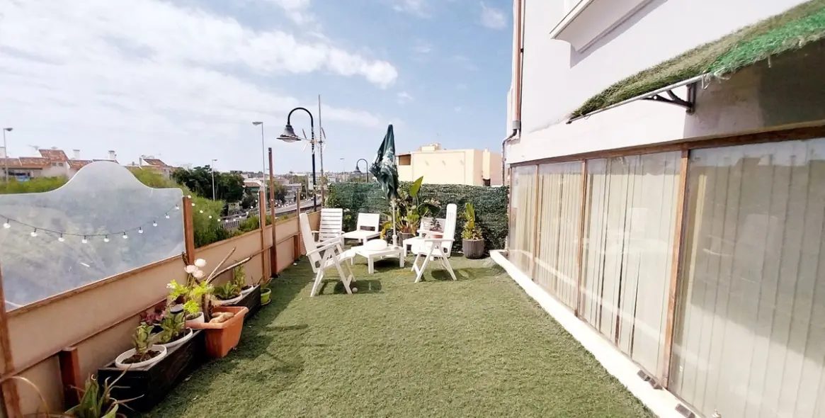Продажа двухуровневых апартаментов в Las Lagunas 1