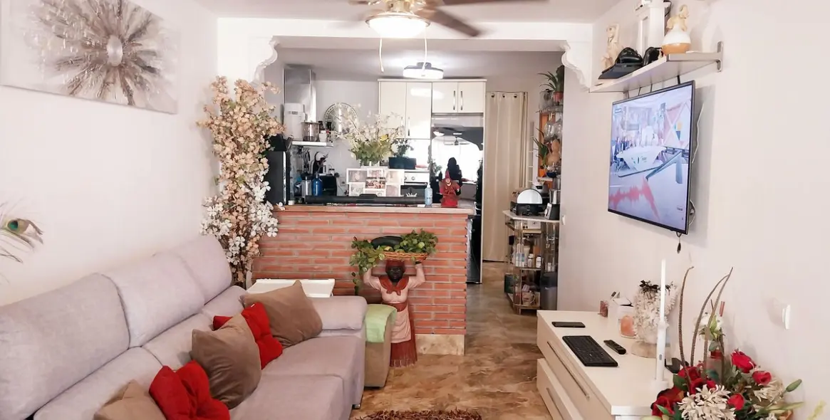 Продажа двухуровневых апартаментов в Las Lagunas 4