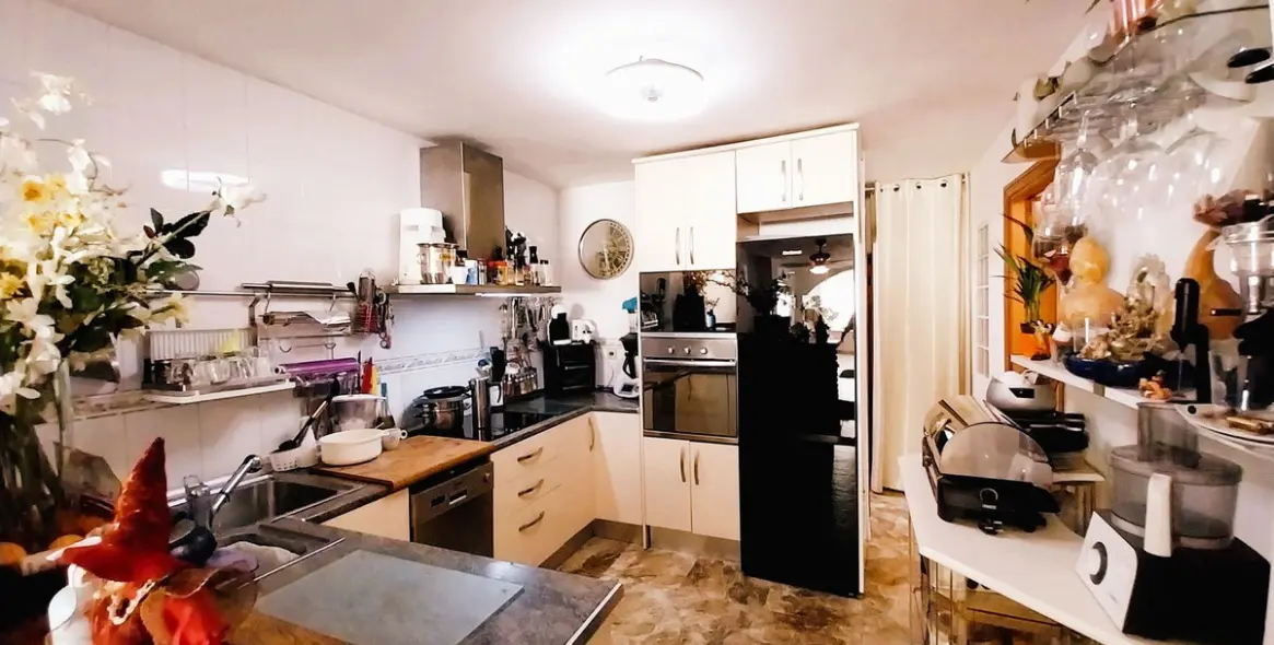 Продажа двухуровневых апартаментов в Las Lagunas 16