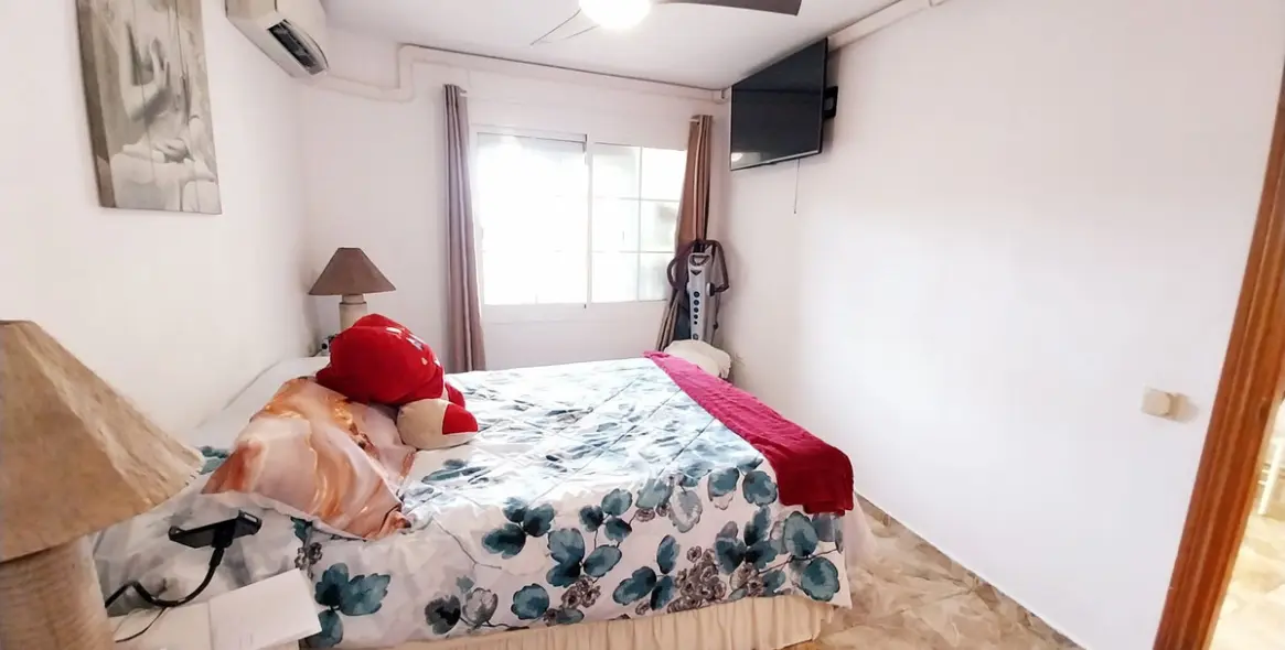 Продажа двухуровневых апартаментов в Las Lagunas 21