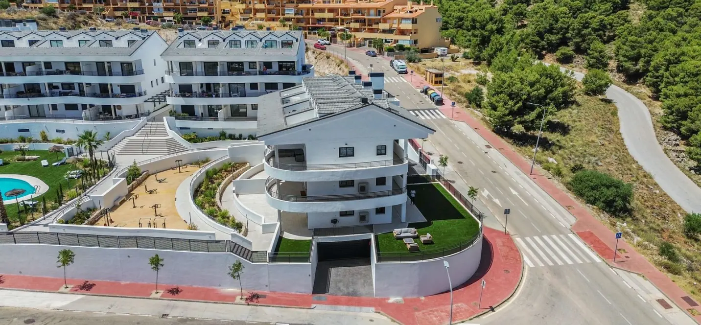Sale of ground floor apartment in Benalmadena 2