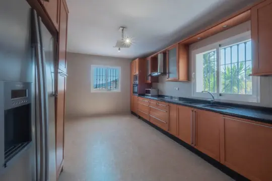 Image 6 thumb