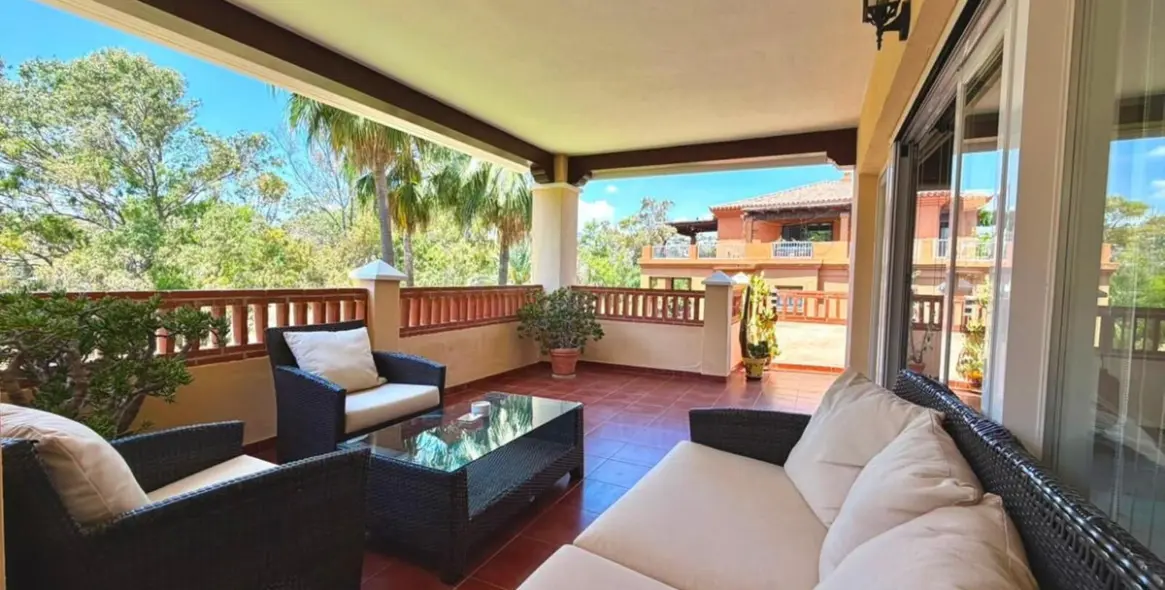 Short-term rent of middle floor apartment in Estepona 2