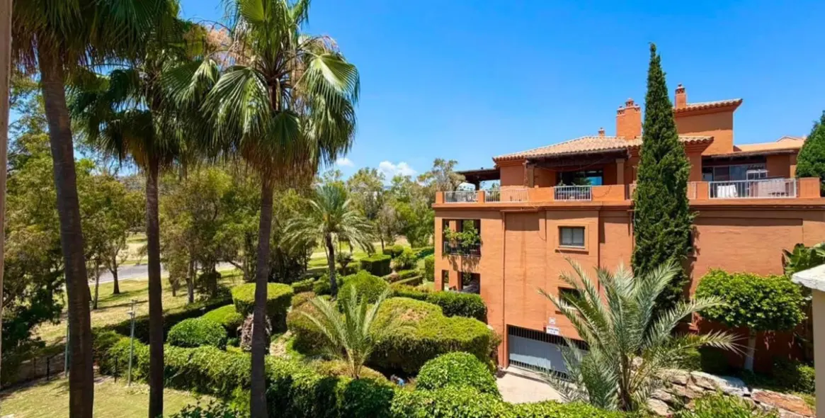 Short-term rent of middle floor apartment in Estepona 4