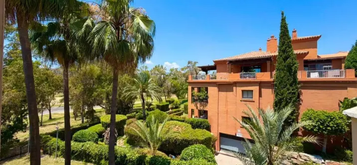 Short-term rent of middle floor apartment in Estepona 3