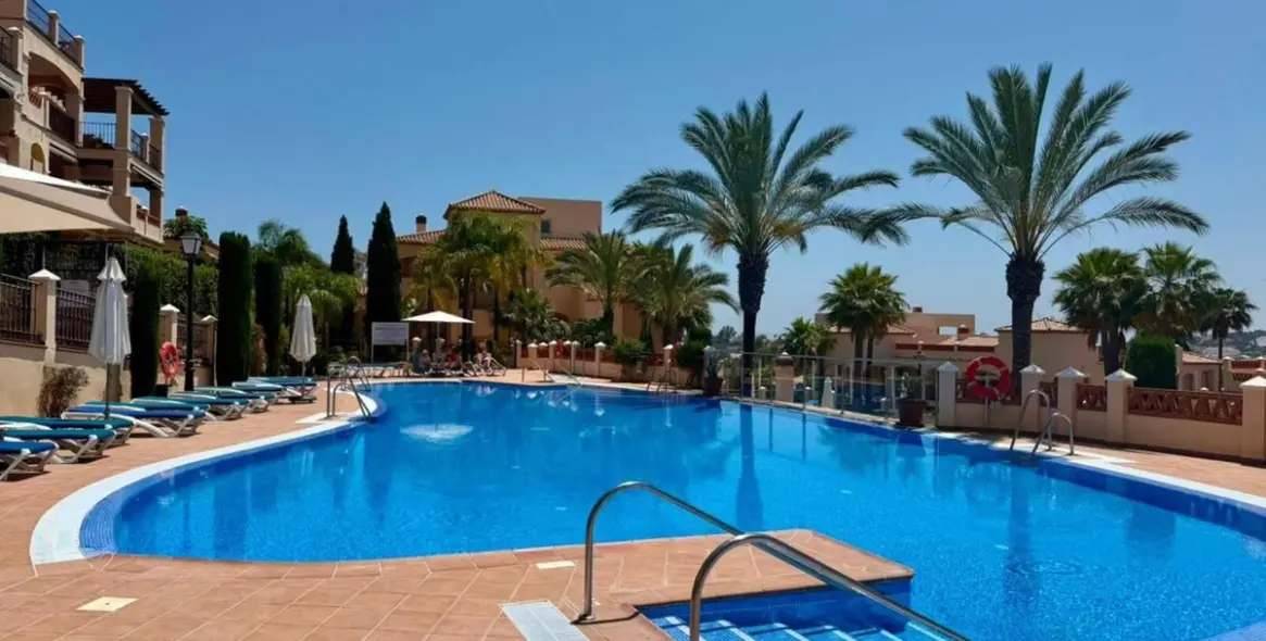 Short-term rent of middle floor apartment in Estepona 5