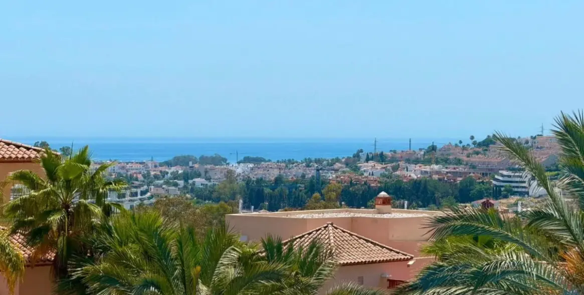 Short-term rent of middle floor apartment in Estepona 7