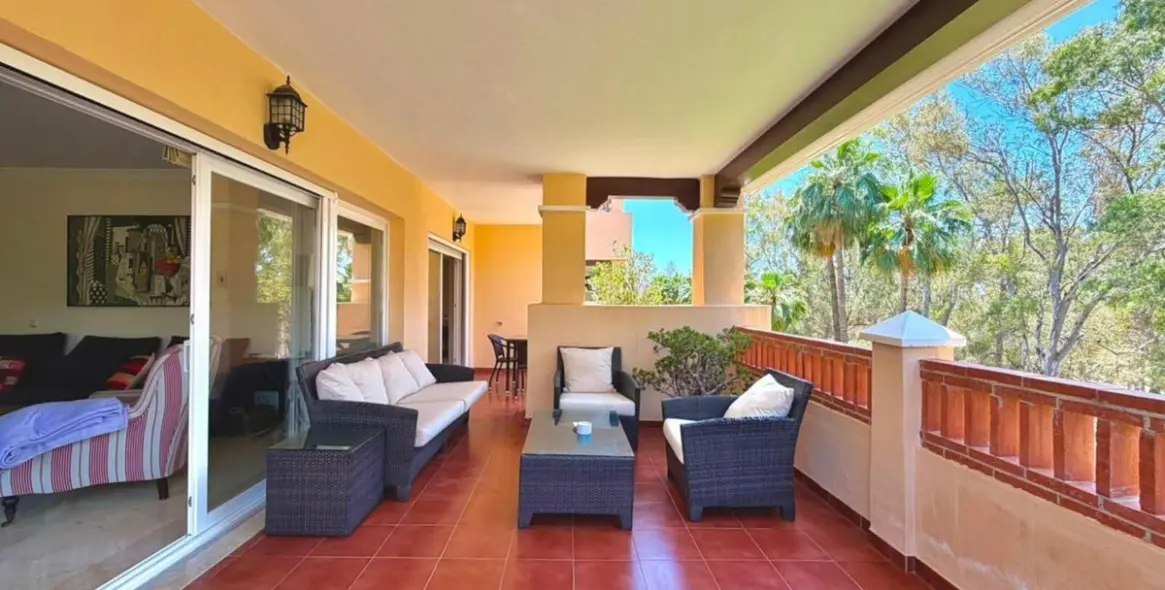 Short-term rent of middle floor apartment in Estepona 8
