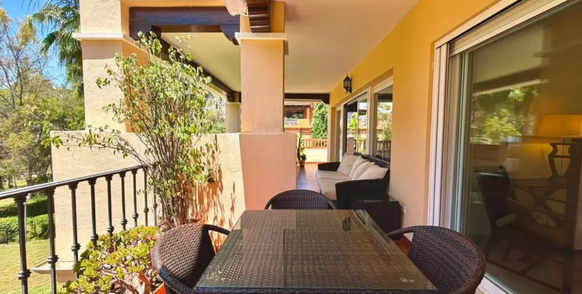Short-term rent of middle floor apartment in Estepona 10