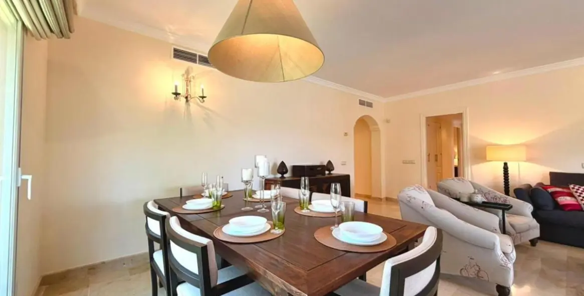 Short-term rent of middle floor apartment in Estepona 12