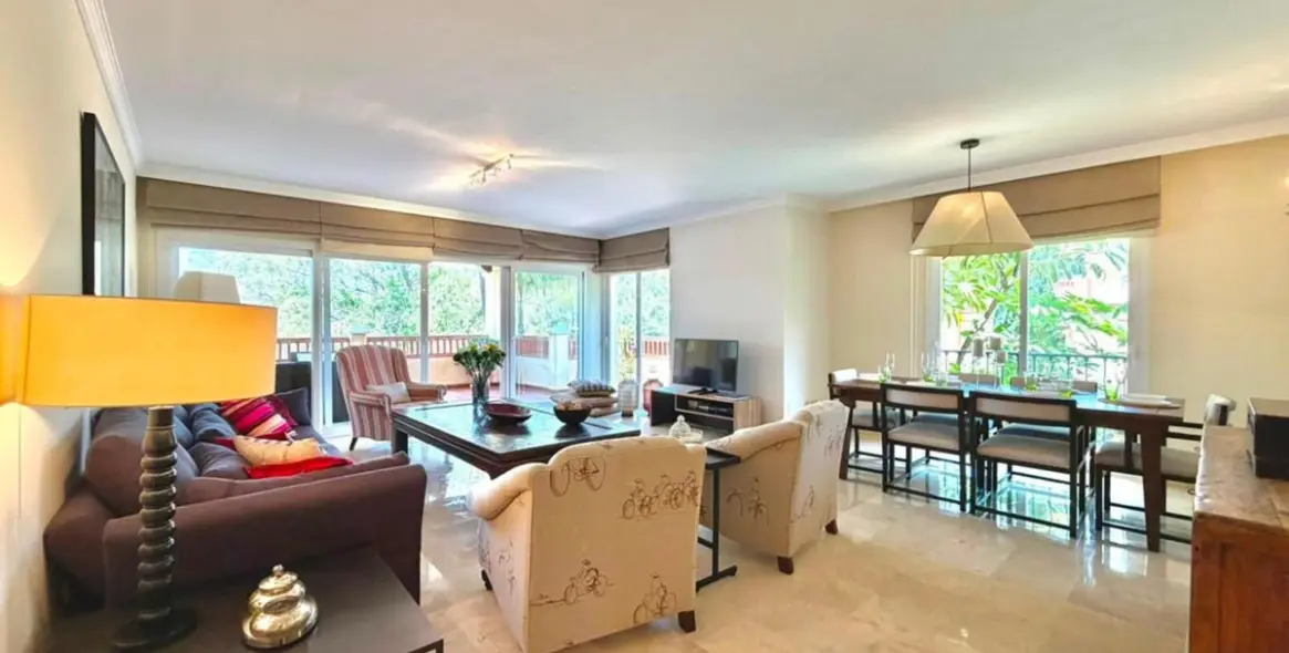 Short-term rent of middle floor apartment in Estepona 14