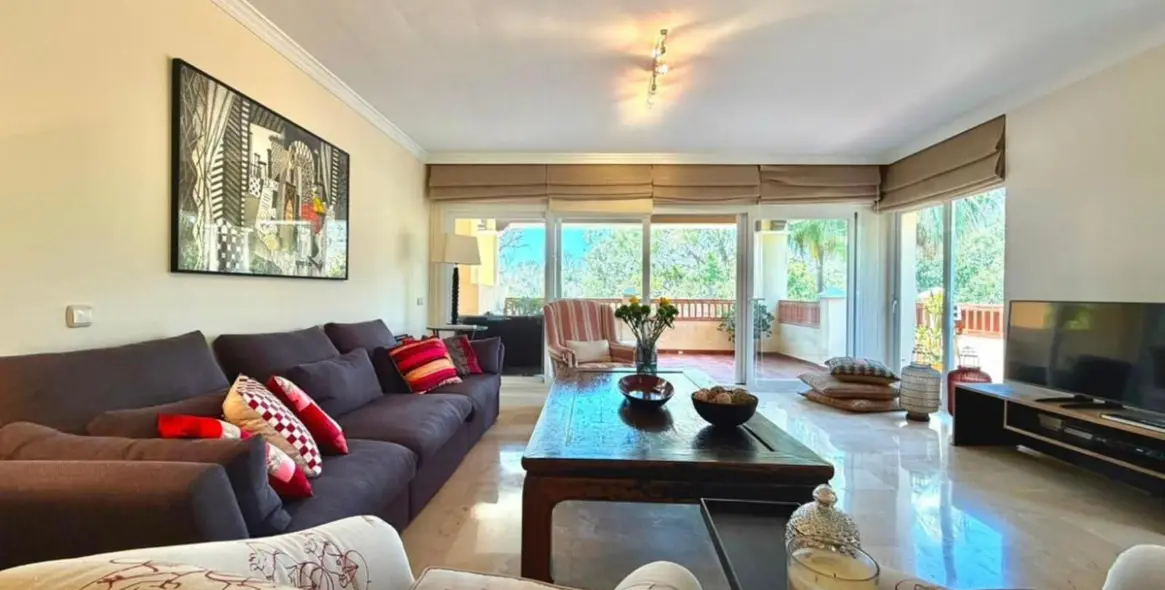 Short-term rent of middle floor apartment in Estepona 15