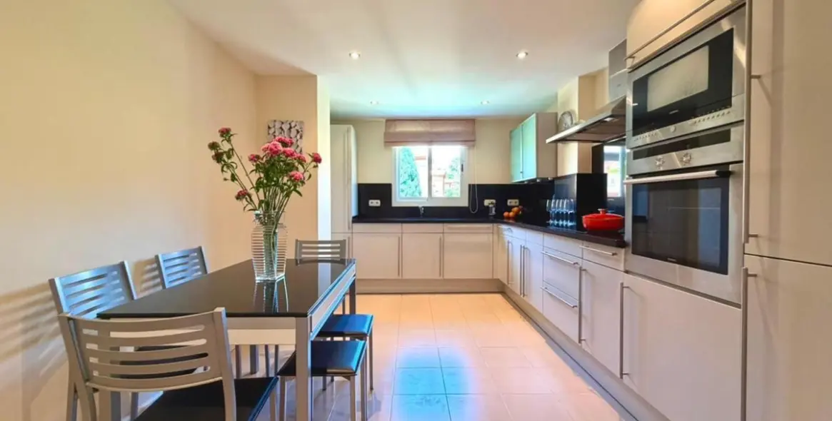Short-term rent of middle floor apartment in Estepona 20
