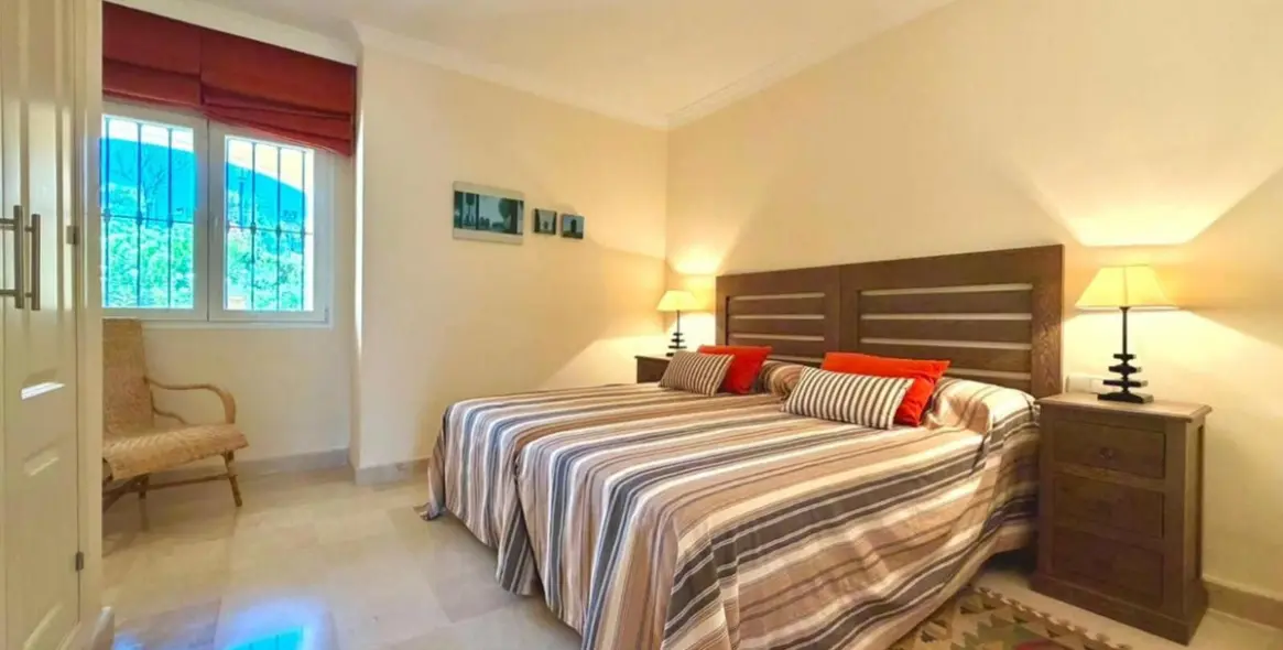 Short-term rent of middle floor apartment in Estepona 22