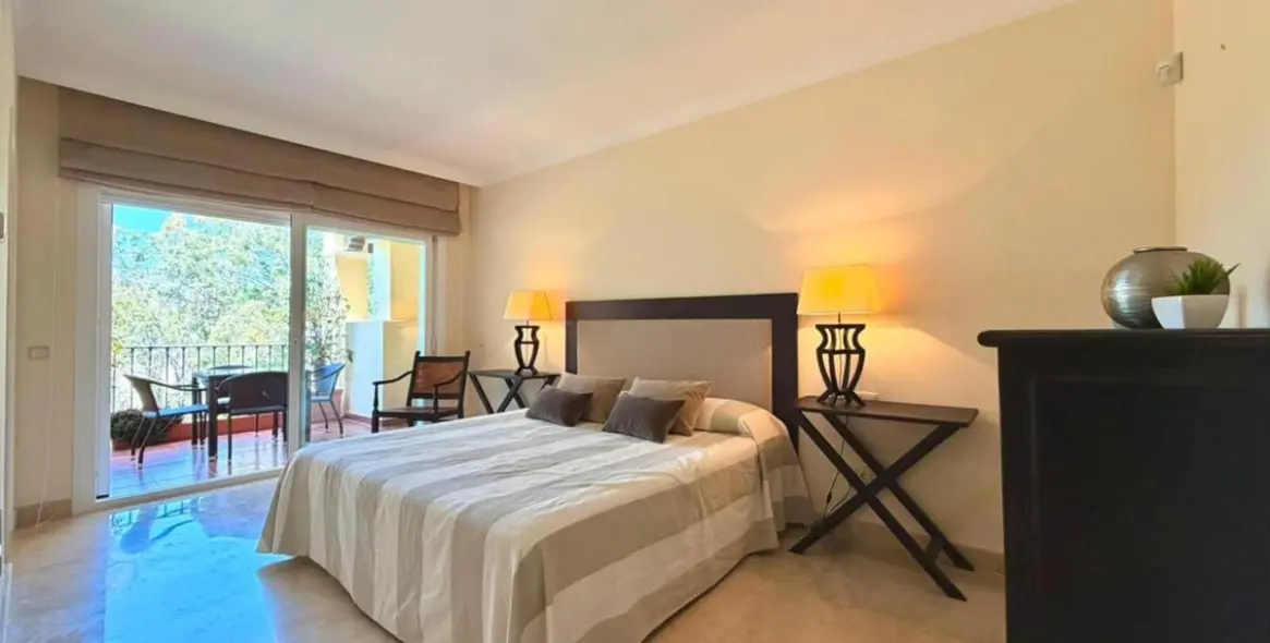 Short-term rent of middle floor apartment in Estepona 24