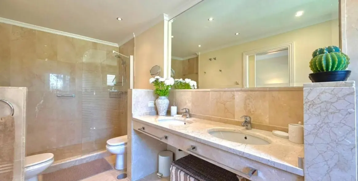 Short-term rent of middle floor apartment in Estepona 26