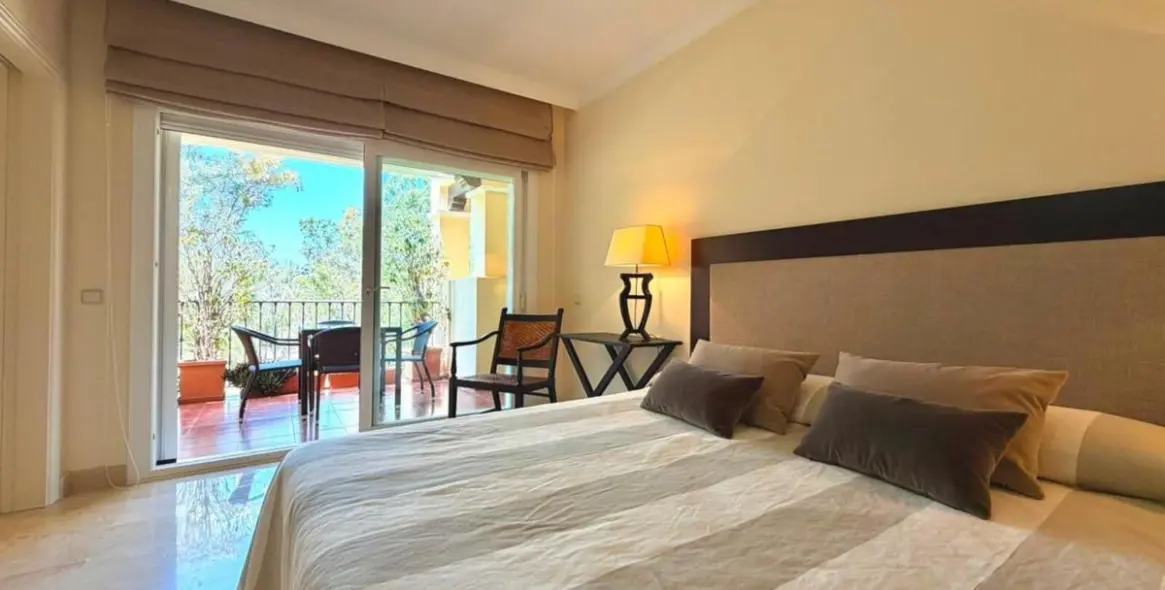 Short-term rent of middle floor apartment in Estepona 27
