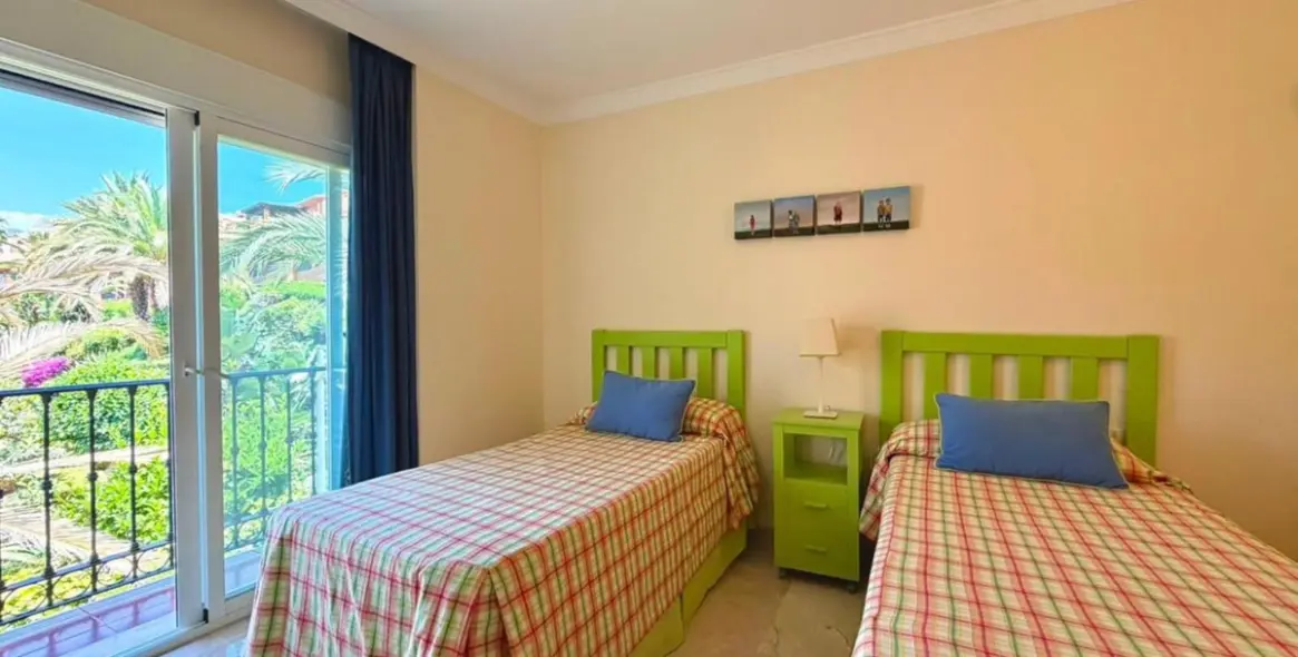 Short-term rent of middle floor apartment in Estepona 29