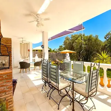 Продажа апартаментов на первом этаже в Estepona