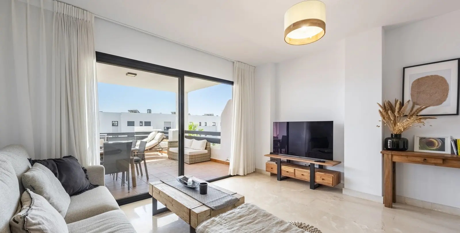 Sale of ground floor apartment in Manilva 1