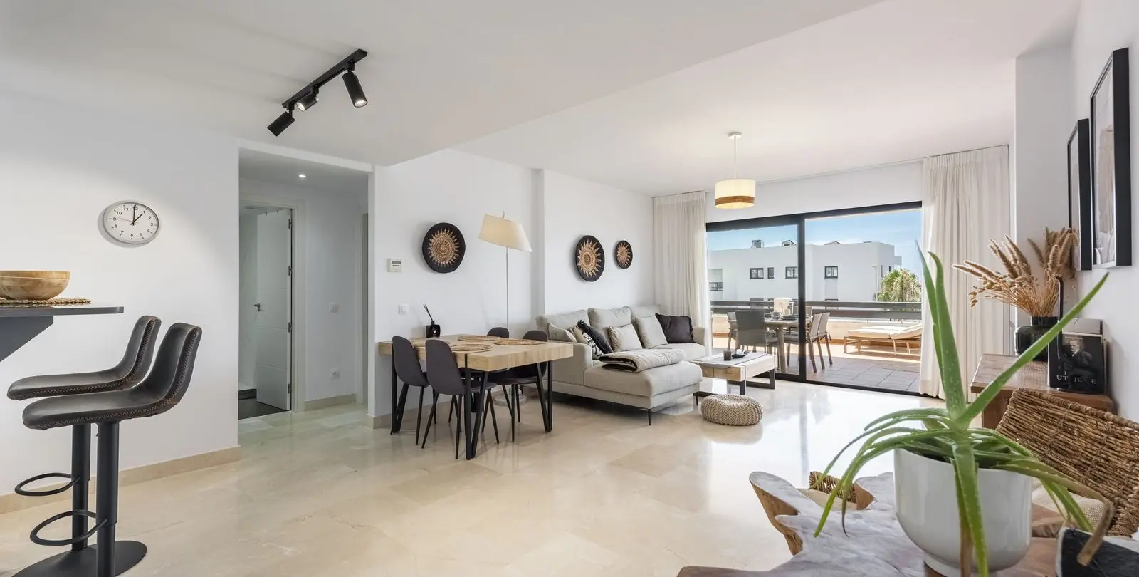 Sale of ground floor apartment in Manilva 3