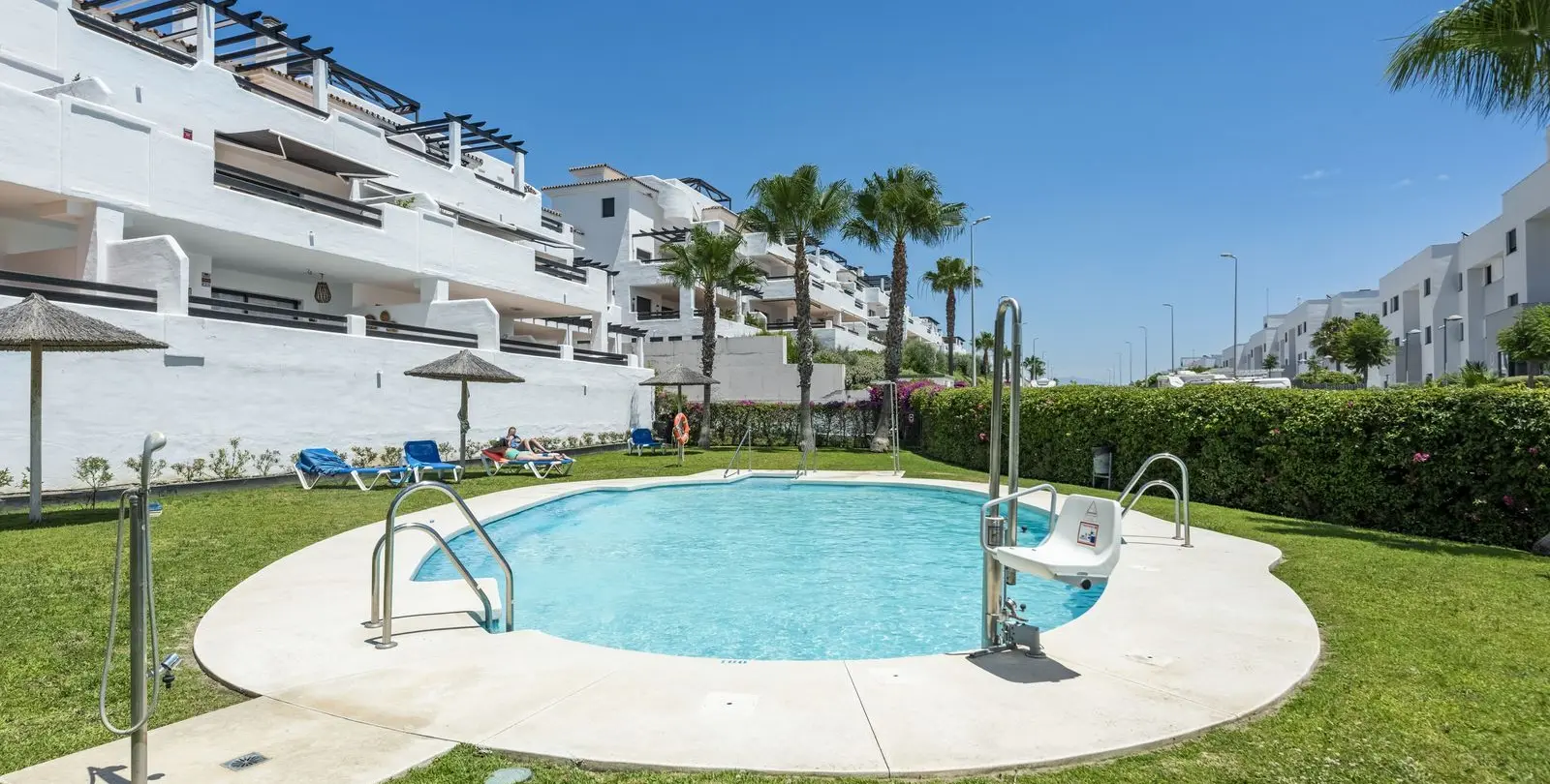 Sale of ground floor apartment in Manilva 17