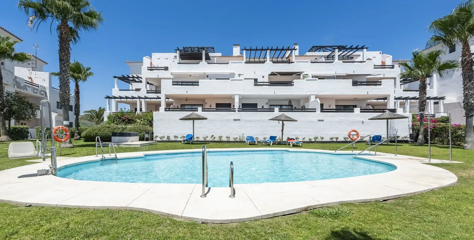 Sale of ground floor apartment in Manilva 18