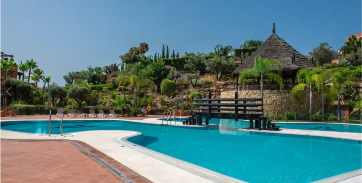 Venta de apartamento en planta baja en Nueva Andalucía 2