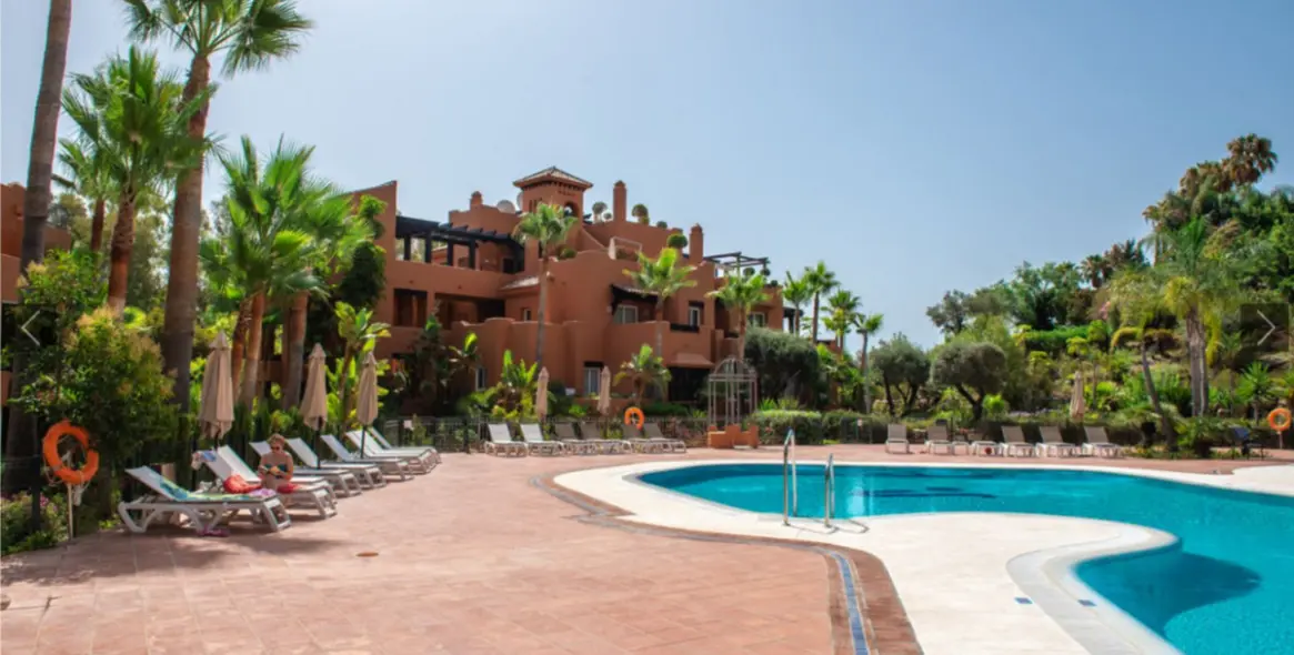 Venta de apartamento en planta baja en Nueva Andalucía 3