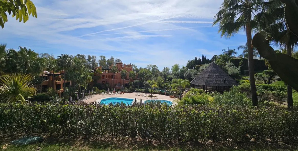 Venta de apartamento en planta baja en Nueva Andalucía 26