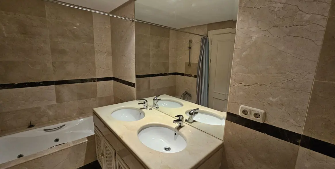 Venta de apartamento en planta baja en Nueva Andalucía 38