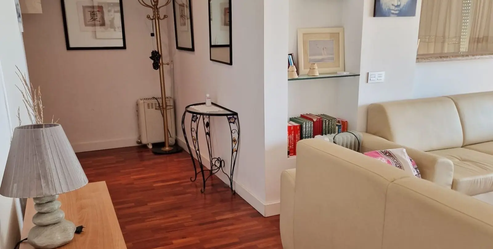 Sale of middle floor apartment in Estepona 2