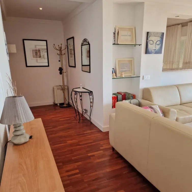 Sale of middle floor apartment in Estepona