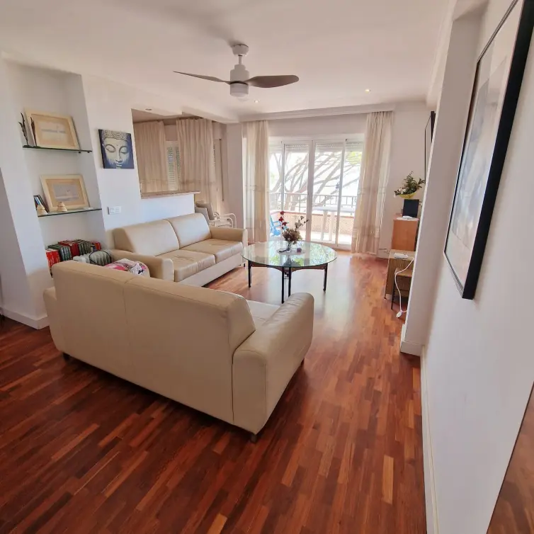 Sale of middle floor apartment in Estepona